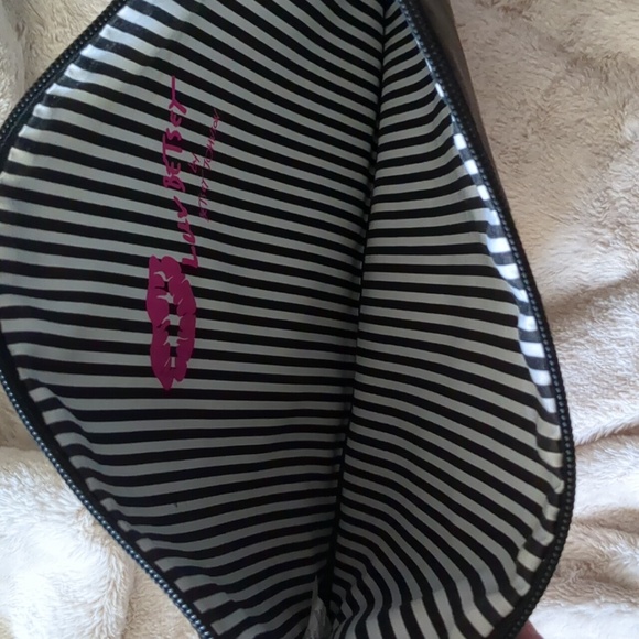 Luv Betsy betsy Johnson pizza my heart tech pouch - Picture 6 of 9